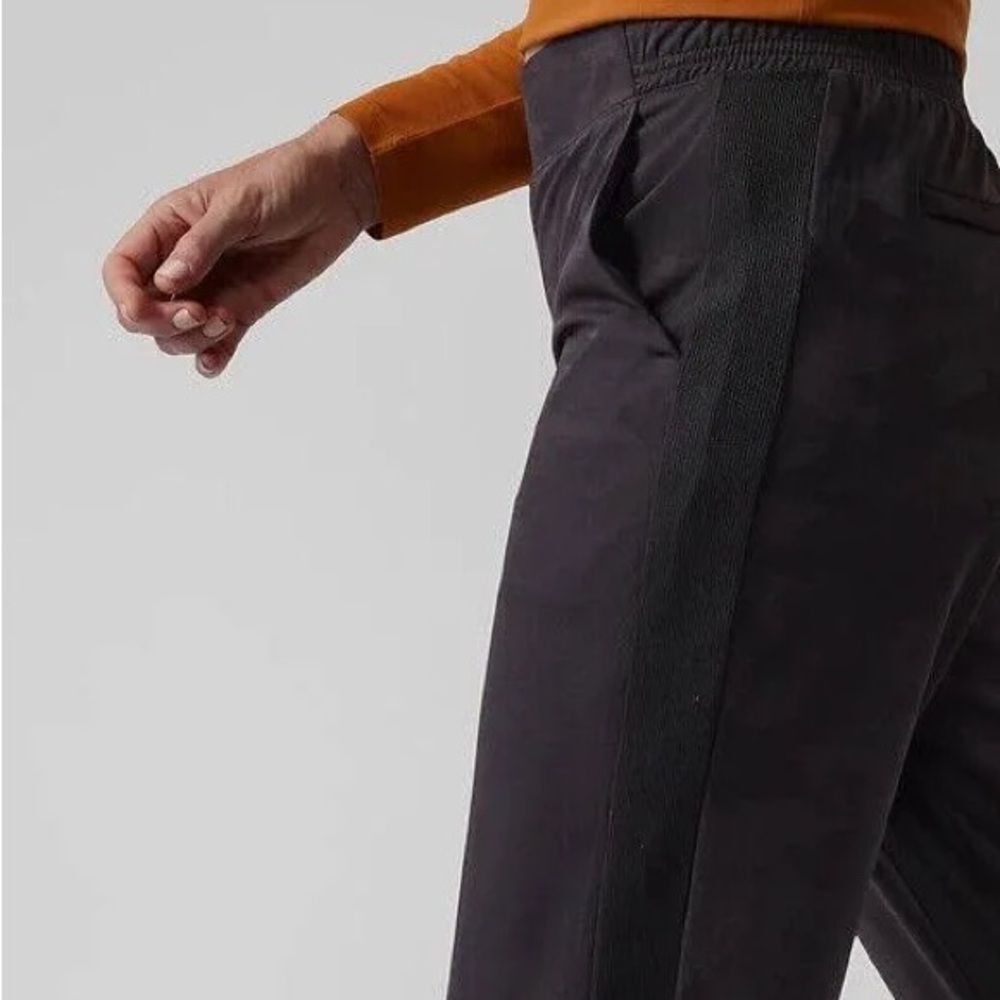 Athleta Brooklyn Lined Joggers Size 12 Black Camo Relaxed Athletic Track Pants